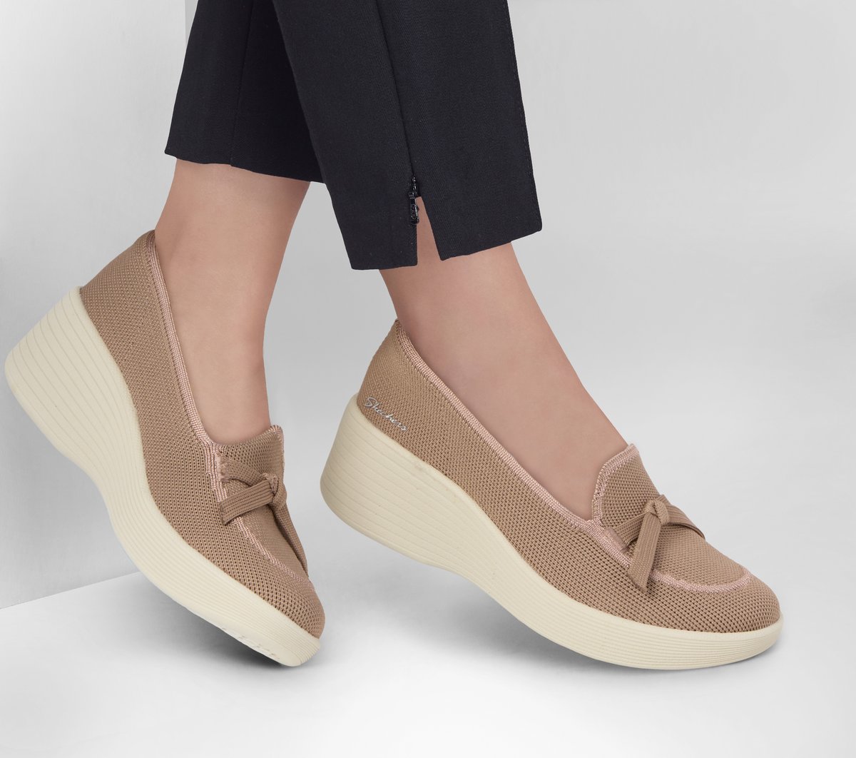 Relaxed Fit: Parallel Lite - Soaring Softly | Skechers